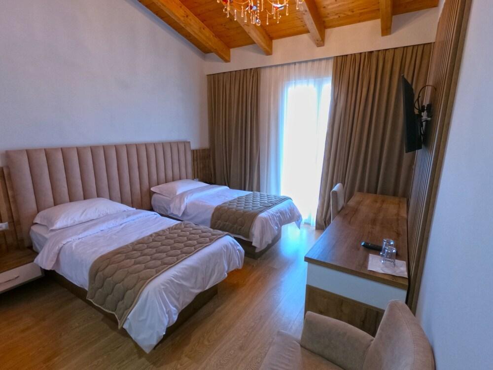 Gardenland Resort Bushat ภายนอก รูปภาพ