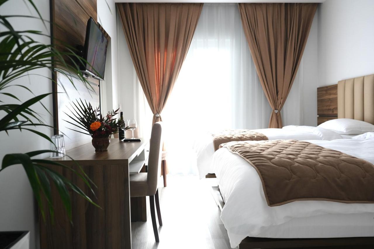 Gardenland Resort Bushat ภายนอก รูปภาพ