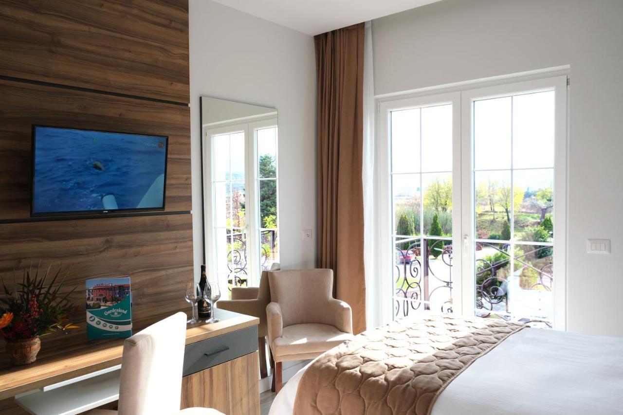 Gardenland Resort Bushat ภายนอก รูปภาพ