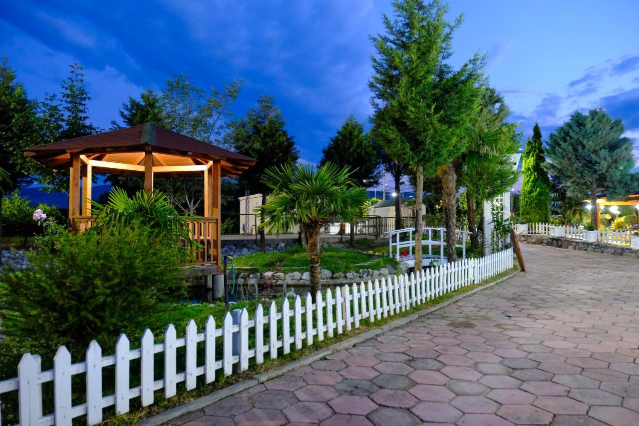 Gardenland Resort Bushat ภายนอก รูปภาพ