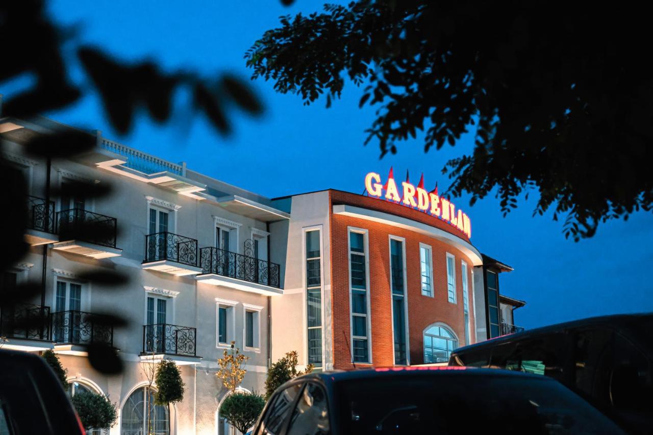 Gardenland Resort Bushat ภายนอก รูปภาพ