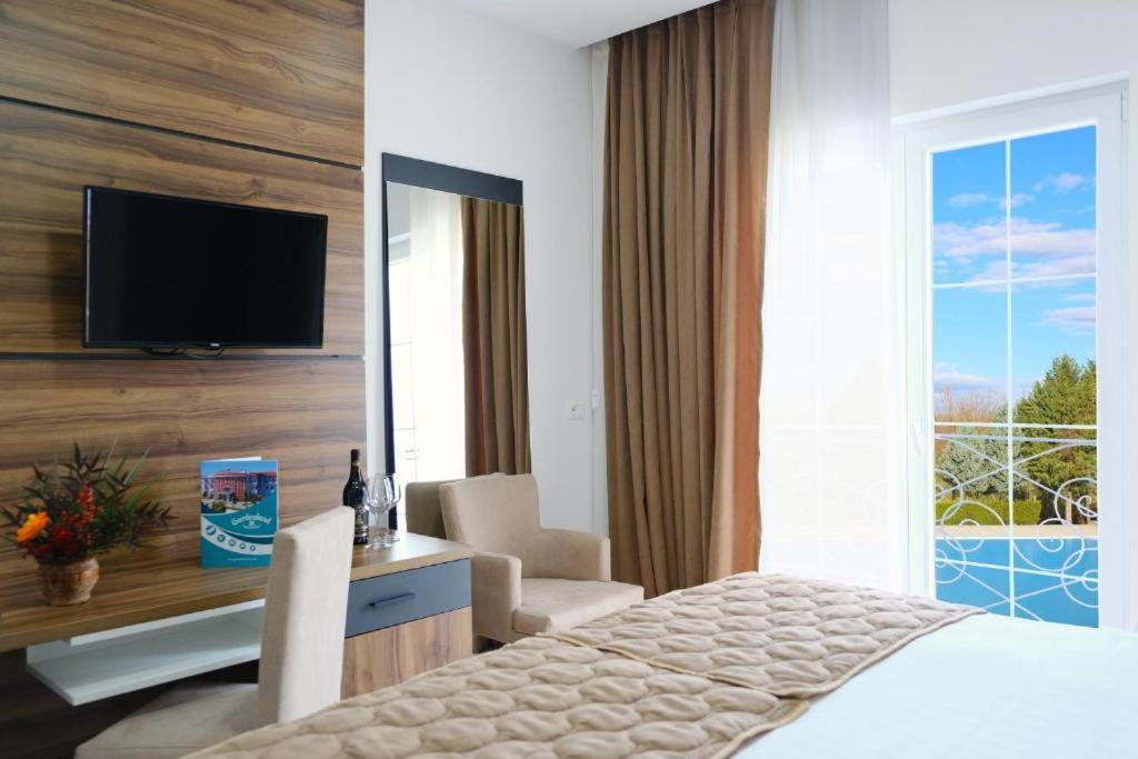 Gardenland Resort Bushat ภายนอก รูปภาพ