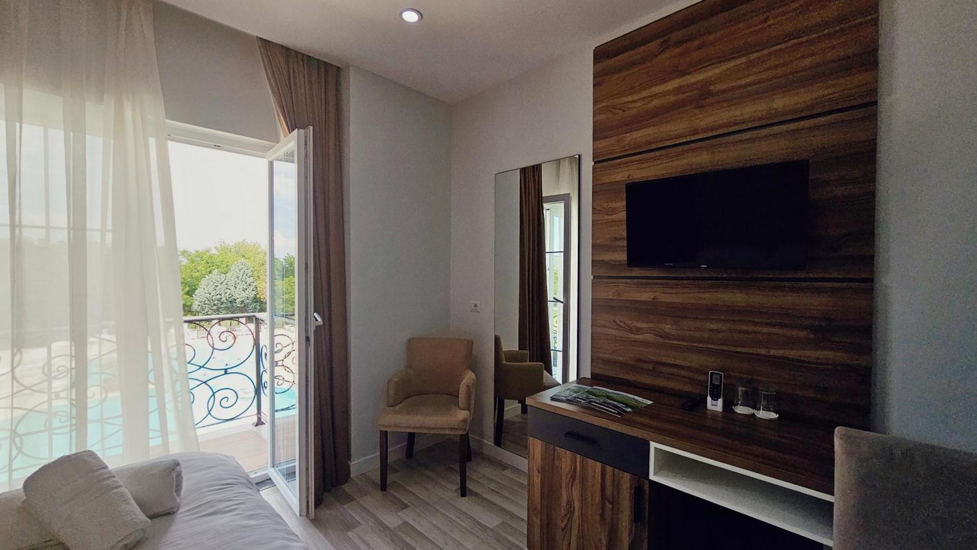 Gardenland Resort Bushat ภายนอก รูปภาพ