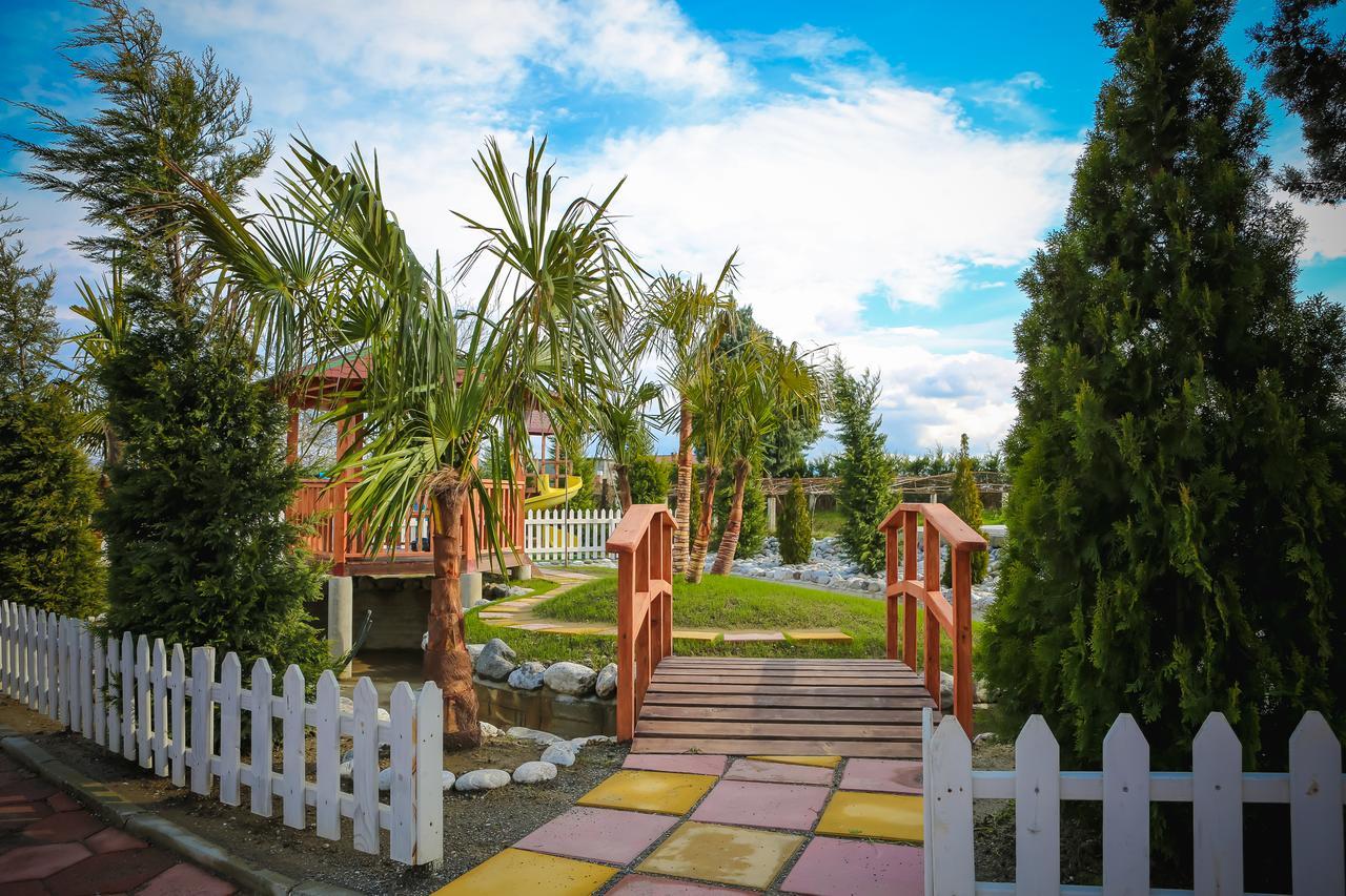 Gardenland Resort Bushat ภายนอก รูปภาพ