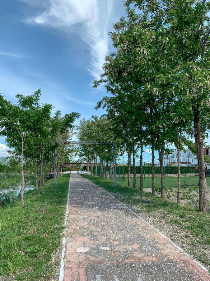 Gardenland Resort Bushat ภายนอก รูปภาพ
